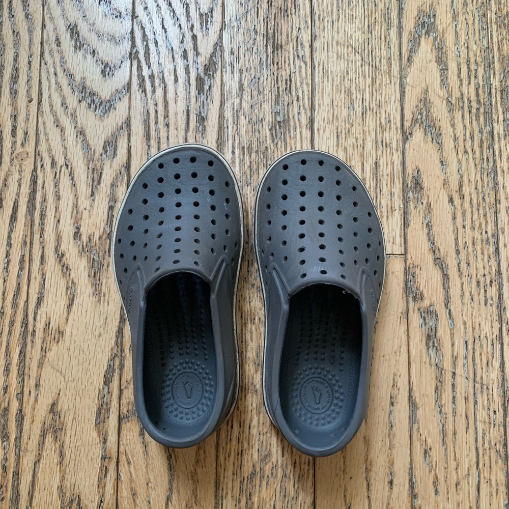 Native Shoes - Miles - water shoes kids unisex C9